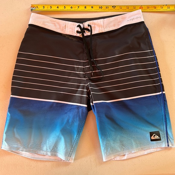 Quicksilver Board Short (31) - Picture 3 of 13